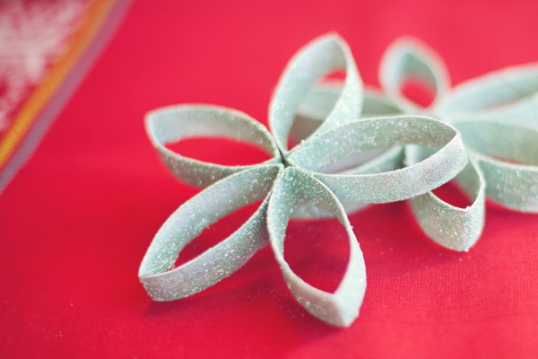 DIY Christmas Decor: Toilet Paper Roll Snowflakes