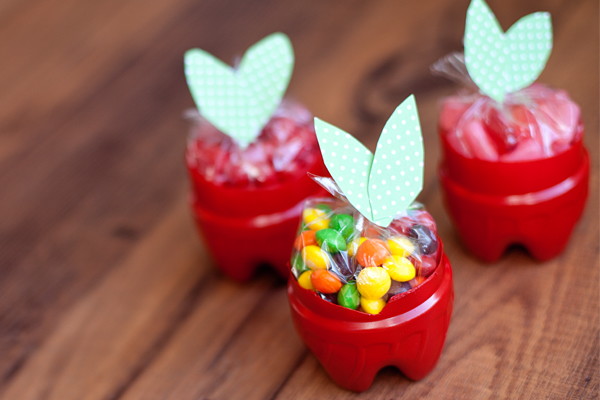 DIY: Teacher Appreciation Plastic Bottle "Apples"