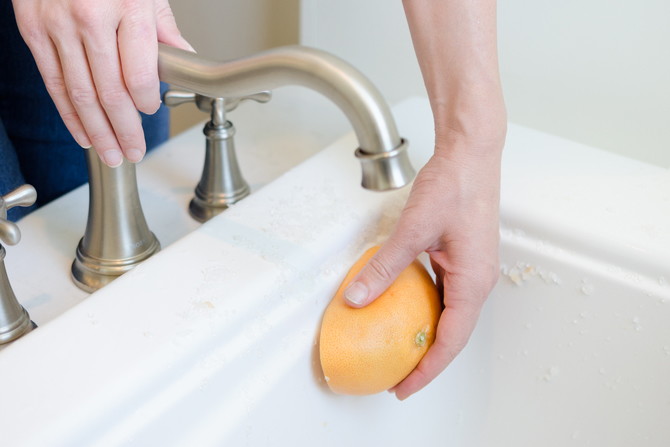 11 Genius Tips to Make Cleaning the Bathroom Easier