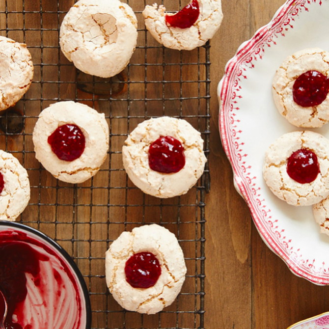 rasberry-macarons