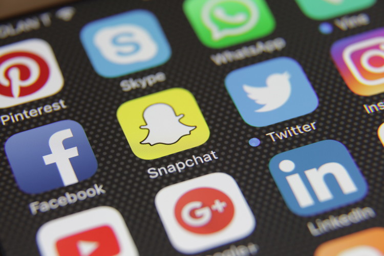 13 Ways to Use Social Media to Save (and Earn) Money