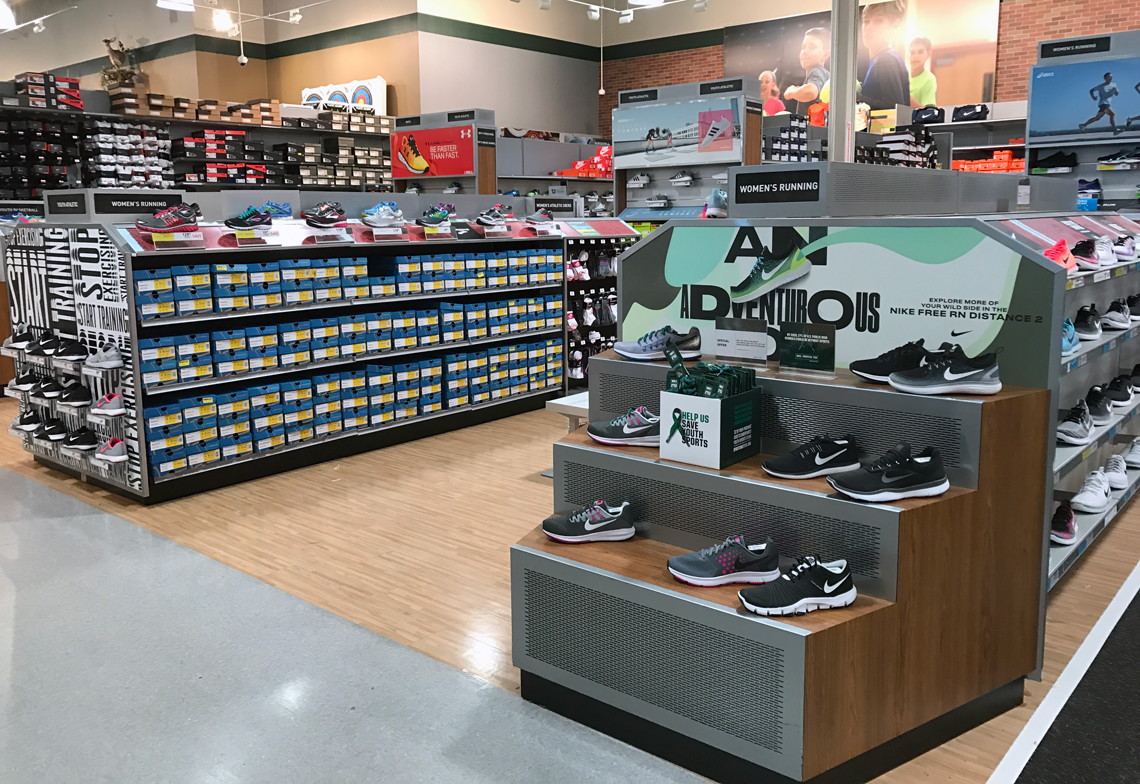 dick's sporting goods shoe department