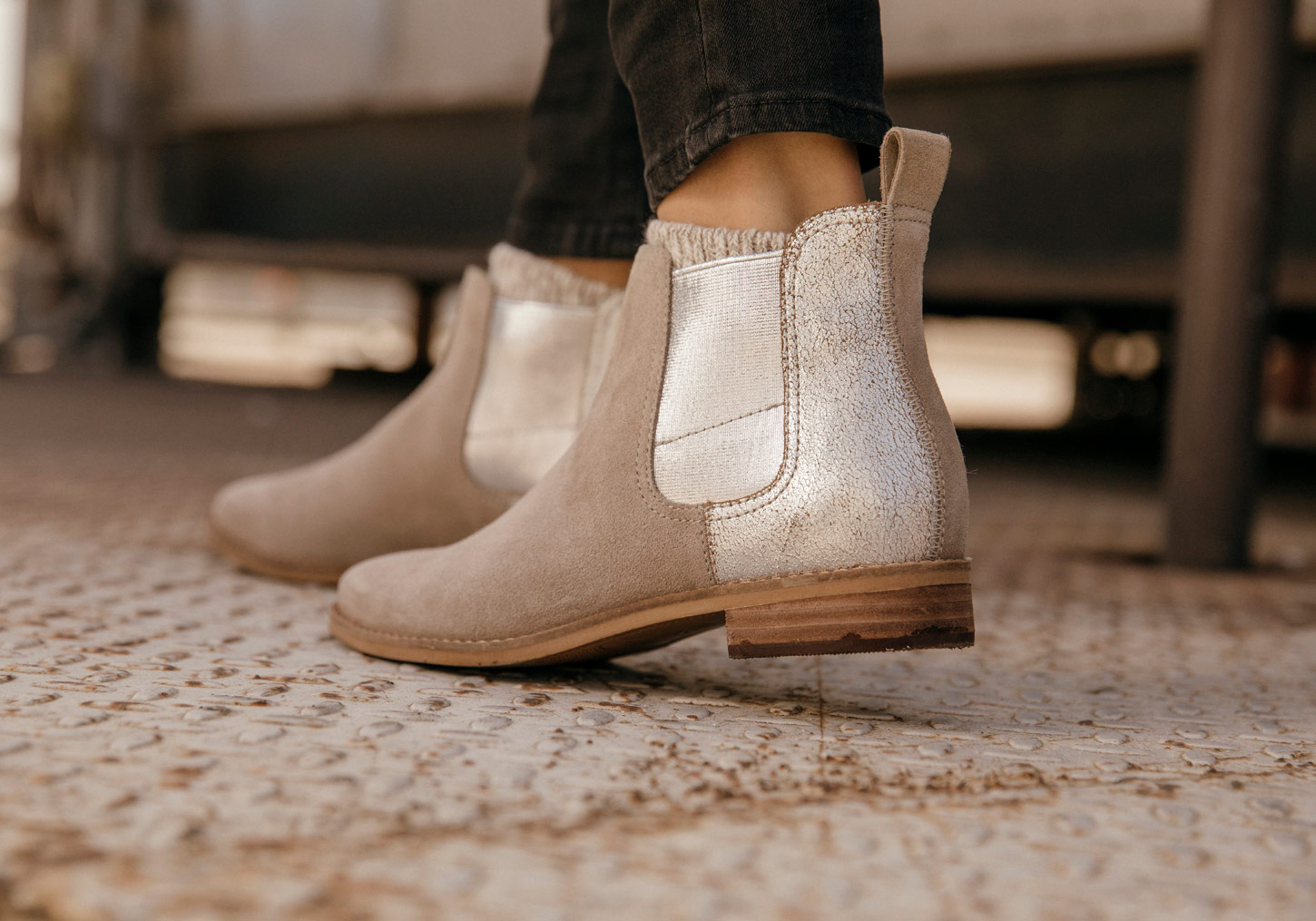 chelsea boots toms