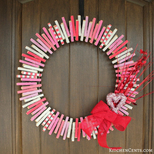 Use clothespins to make a reversible wreath