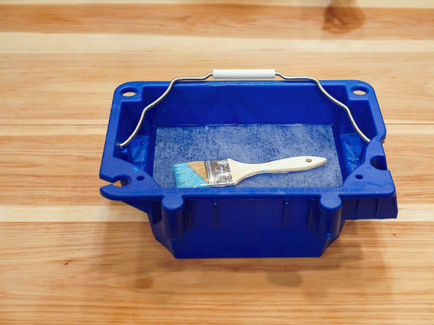 Quickly clean paint brushes.