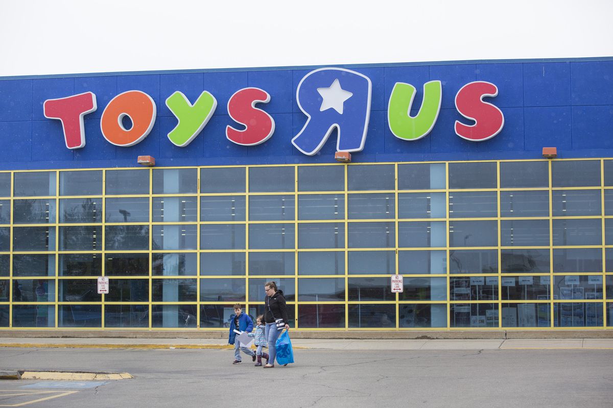 toys r us to reopen 2019