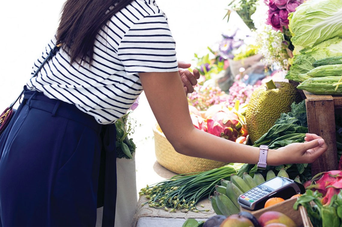 fitbit charge 3 unisex black elastomer band touchscreen smart watch 22.7 mm