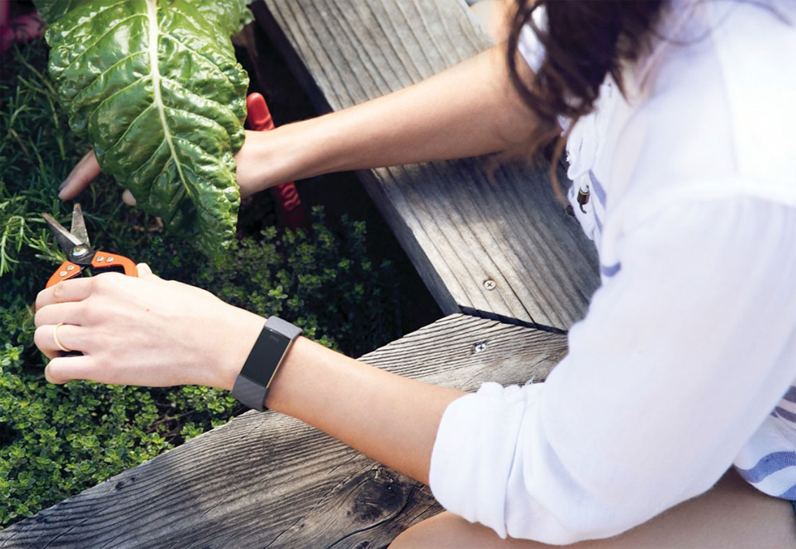 fitbit charge 3 unisex black elastomer band touchscreen smart watch 22.7 mm