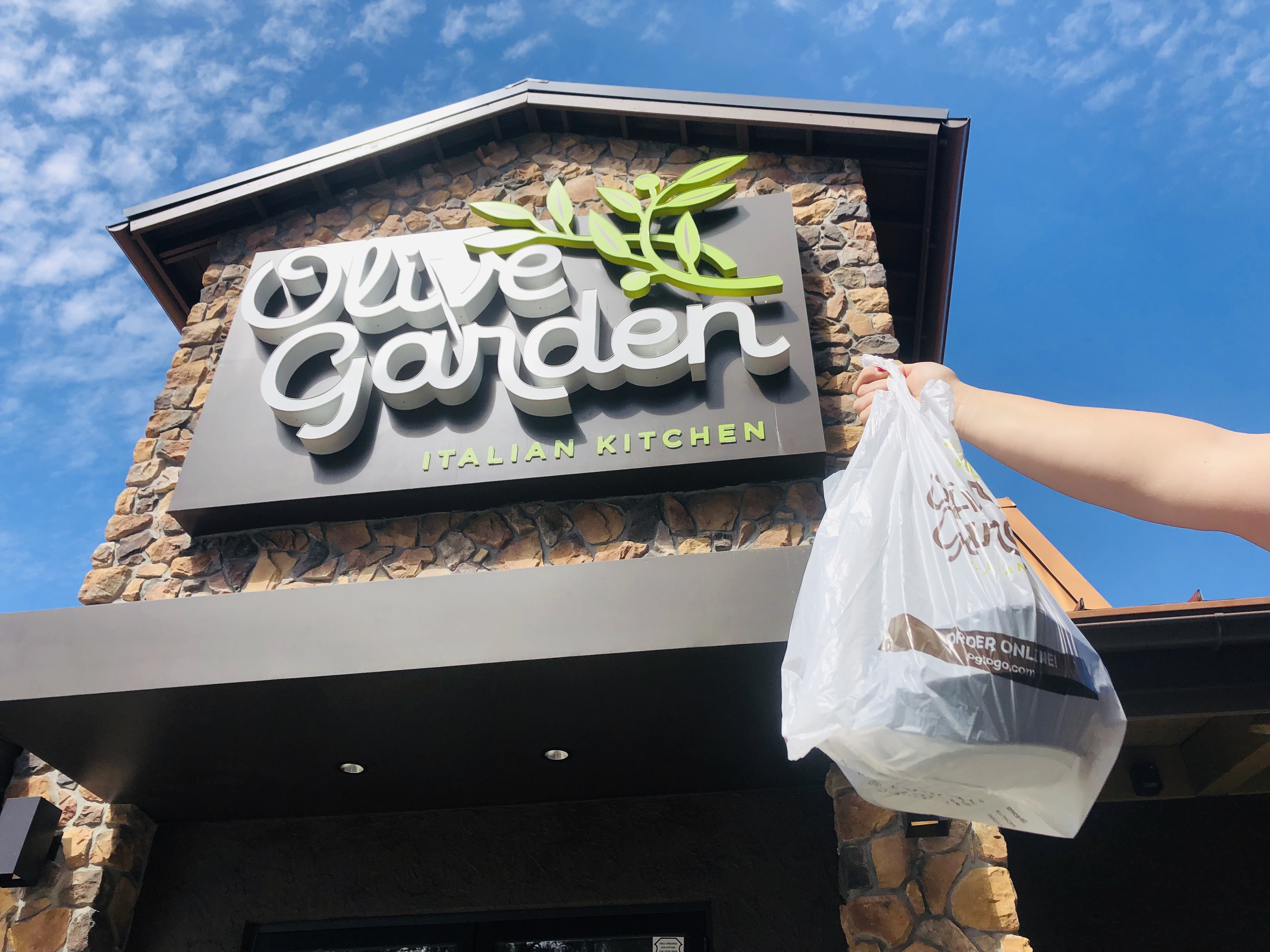 Olive Garden Offering Bogo Entrees With Curbside Pickup The