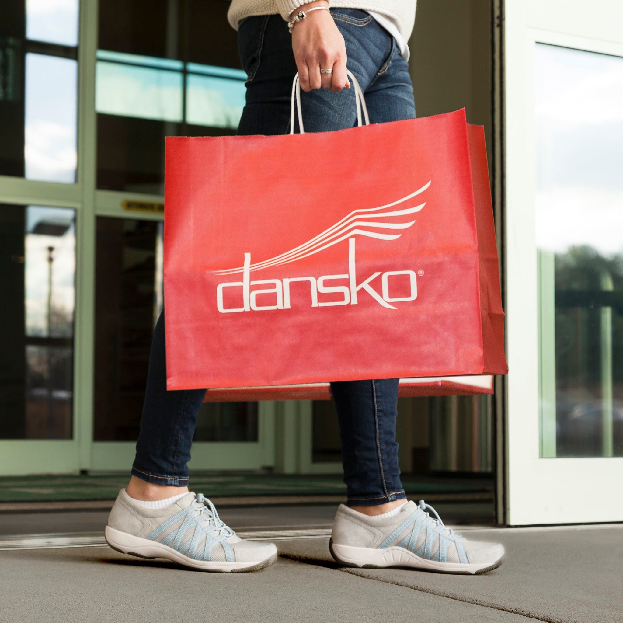 cheapest place to buy dansko clogs