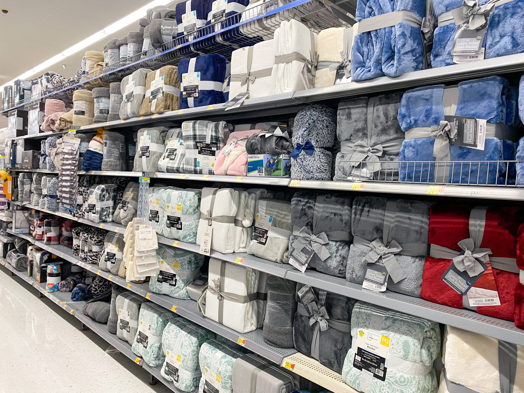 does dollar general sell electric blankets